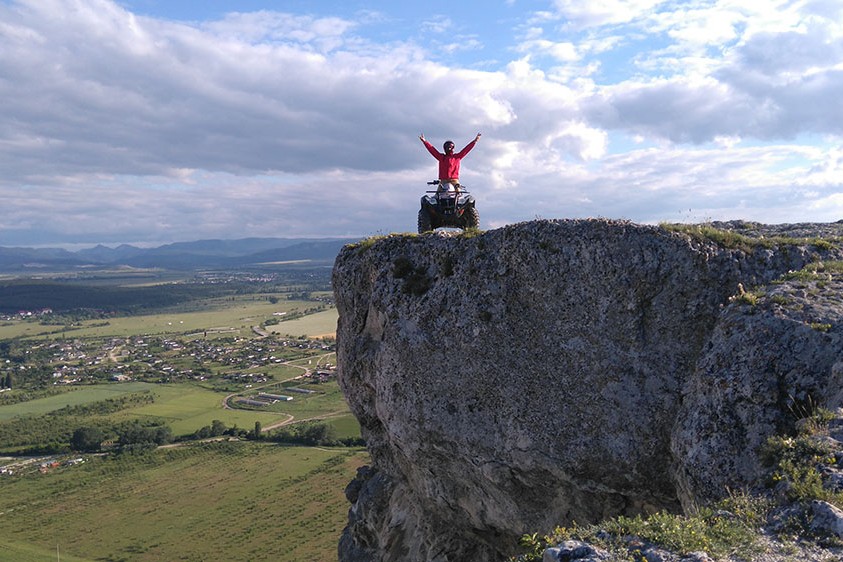На вершине Белой Скалы в Крыму