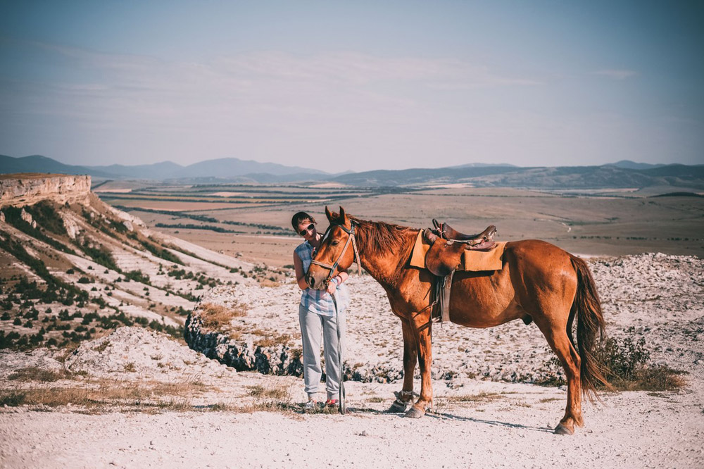 Экскурсии на  Белой Скале Крым на лошадях